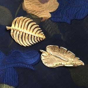 Two Beautiful Goldtone Leaf Pins ✨
